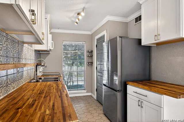 1045 Shook Avenue #145H Olmos Park, TX 78212